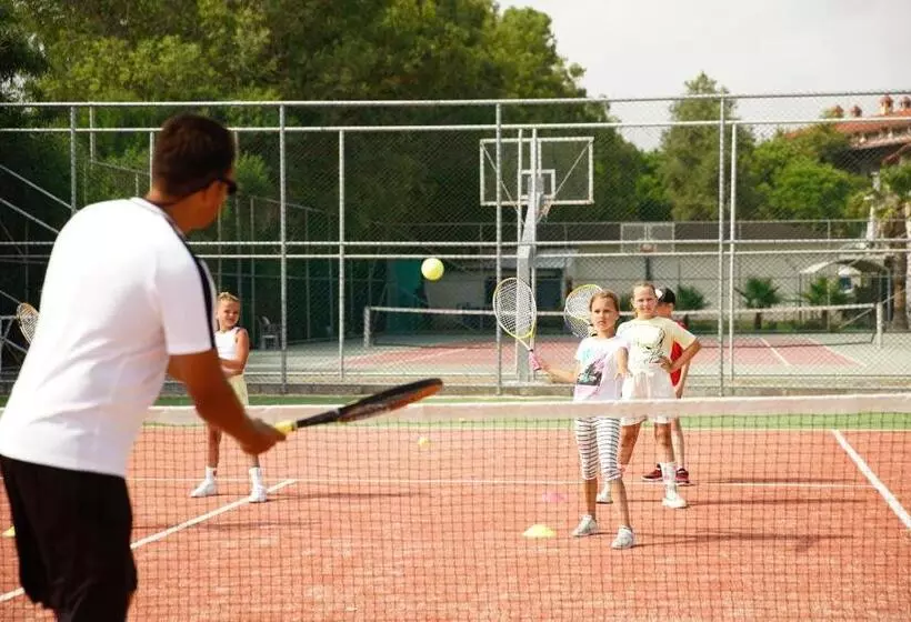 استراحتگاه Papillon Belvil Holiday Village