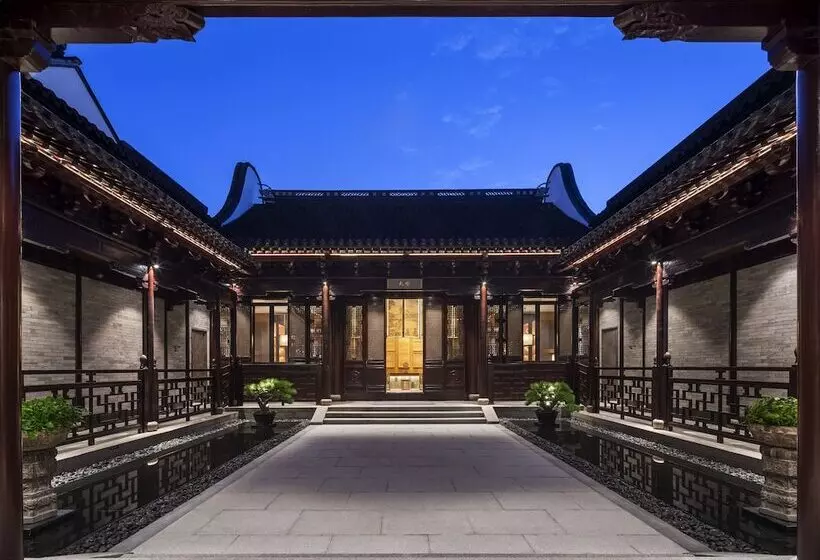 Lomakeskus Yihe Lake Shore Hotspring