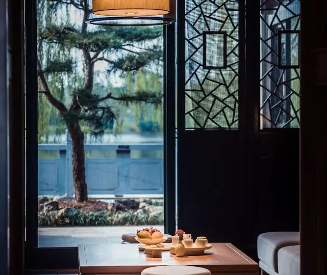 Lomakeskus Yihe Lake Shore Hotspring