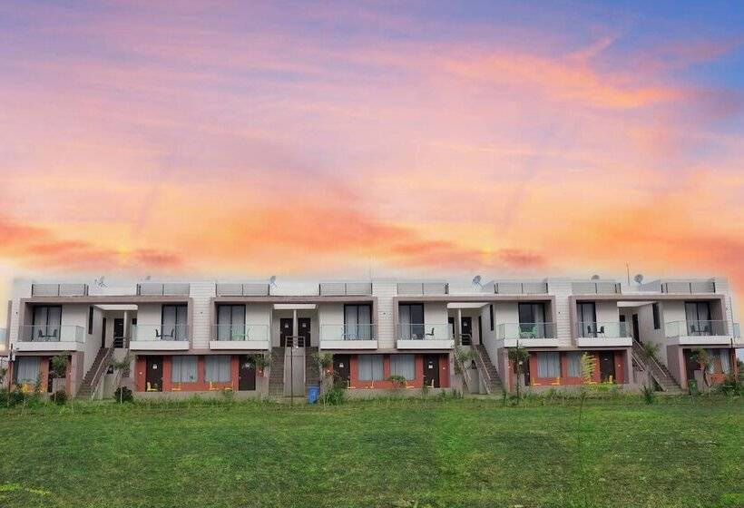 Отель Leena Resort