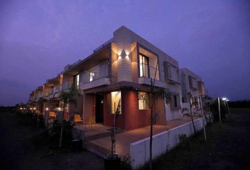 Отель Leena Resort