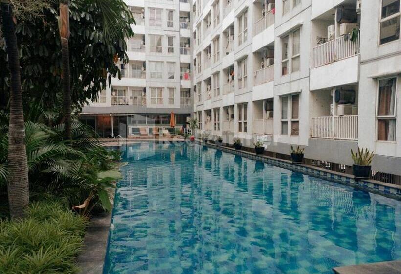 בית מלון כפרי Redliving Apartemen Skylounge Tamansari Vanez Room