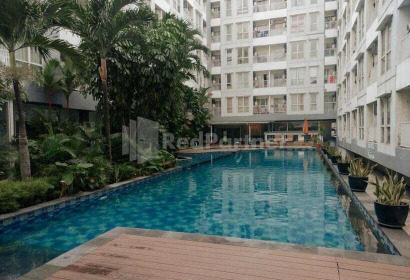 בית מלון כפרי Redliving Apartemen Skylounge Tamansari Vanez Room