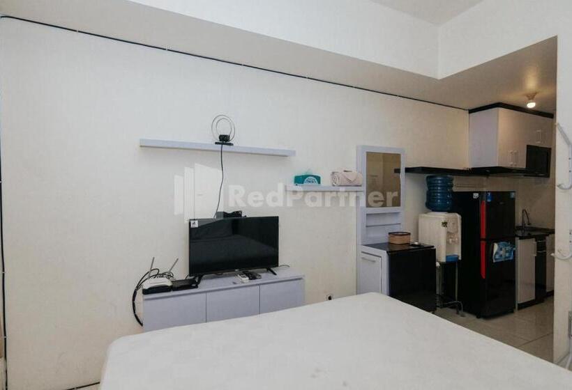 בית מלון כפרי Redliving Apartemen Skylounge Tamansari Vanez Room