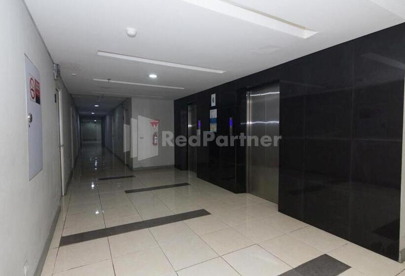 בית מלון כפרי Redliving Apartemen Skylounge Tamansari Vanez Room