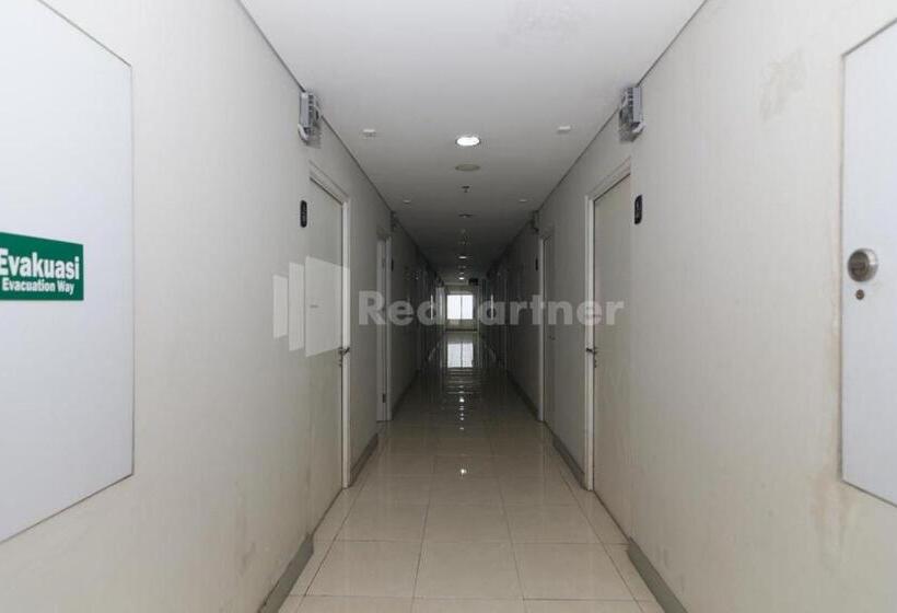 בית מלון כפרי Redliving Apartemen Skylounge Tamansari Vanez Room