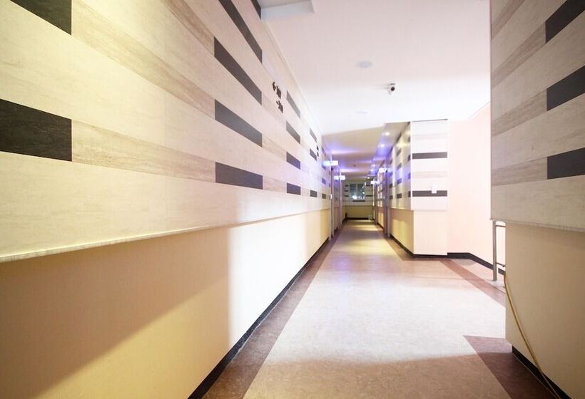 汽车旅馆  Geochang Java