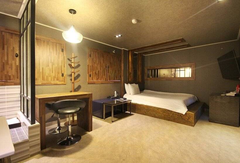 Motel Geojedo Gohyeon Line 69