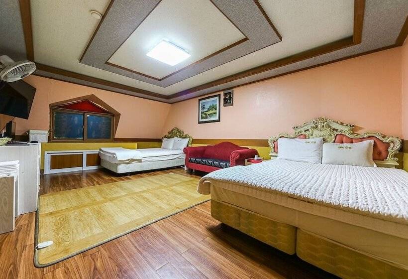 Motel Jukdo Market In Pohang