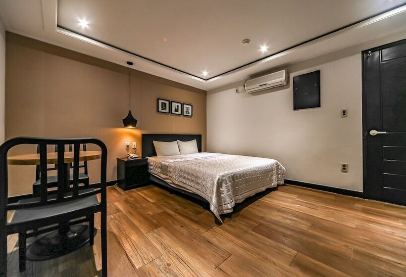Motel Pohang Daedodong White