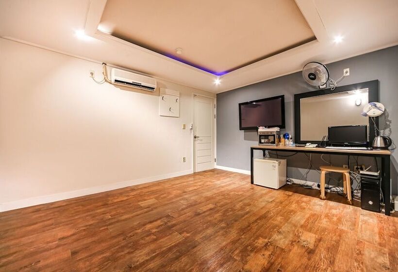 Motel Pohang Daedodong White