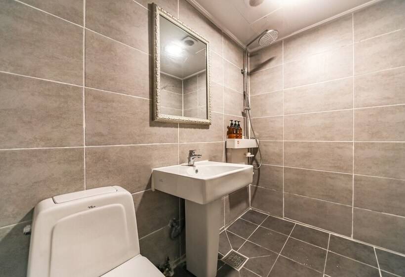 Motel Pohang Daedodong White