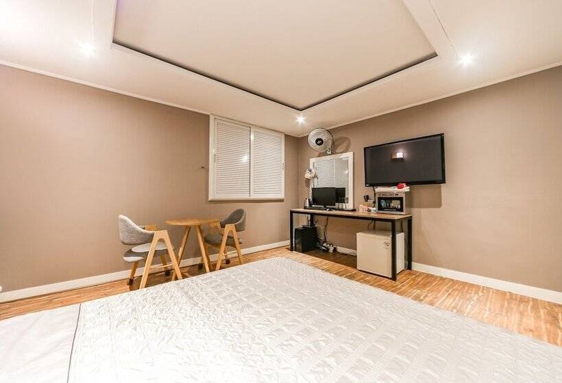 Motel Pohang Daedodong White