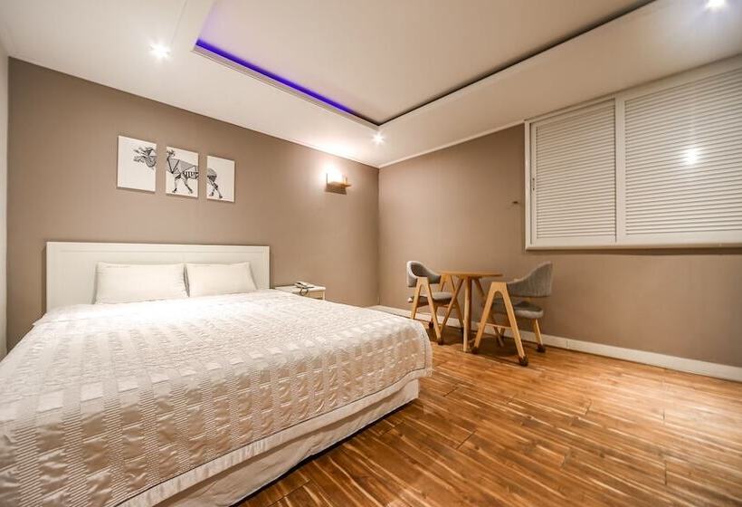Motel Pohang Daedodong White