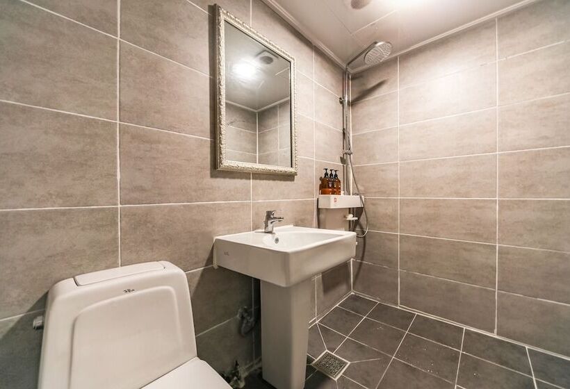 Motel Pohang Daedodong White