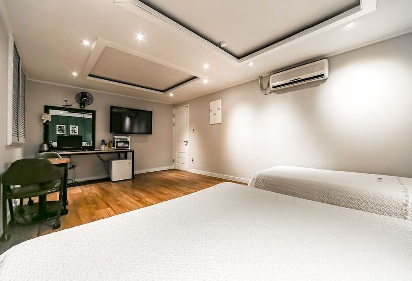Motel Pohang Daedodong White