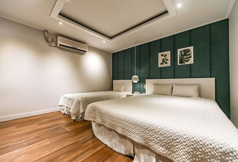 Motel Pohang Daedodong White