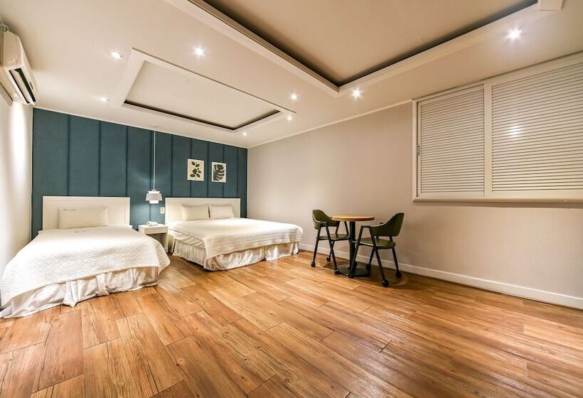 Motel Pohang Daedodong White