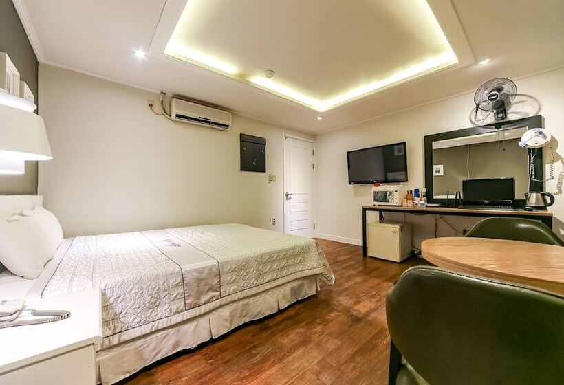 Motel Pohang Daedodong White