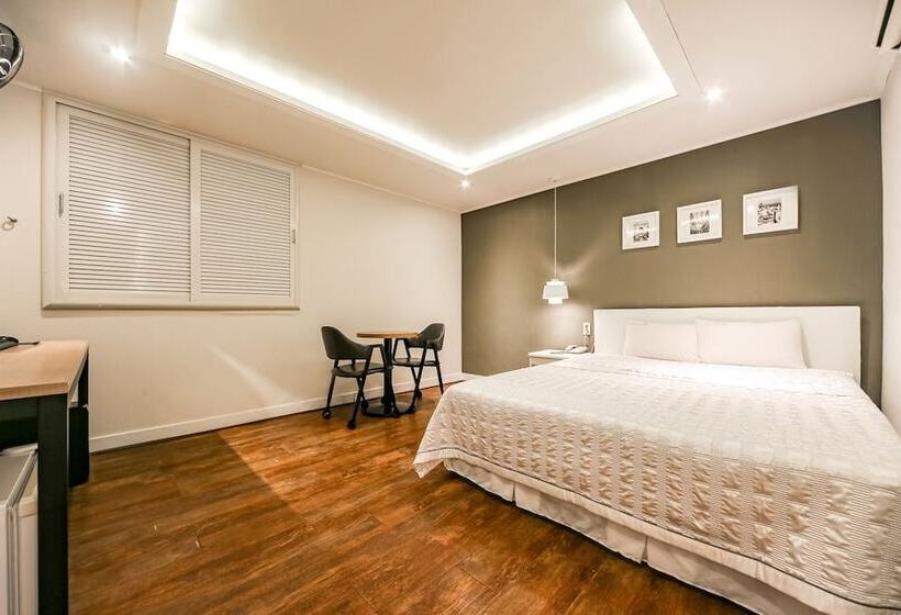 Motel Pohang Daedodong White