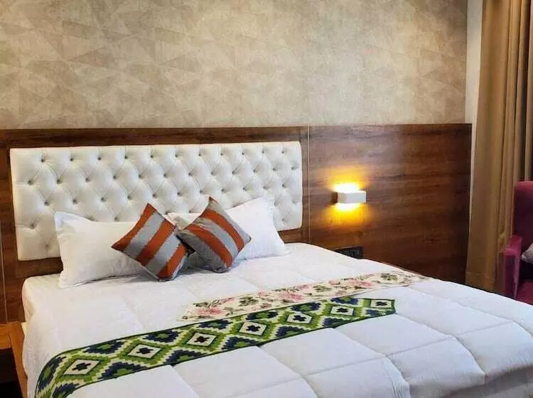 Effotel By Sayaji Sarola