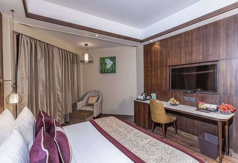 Fortune Khajjiar   Member Itc Hotels  Group