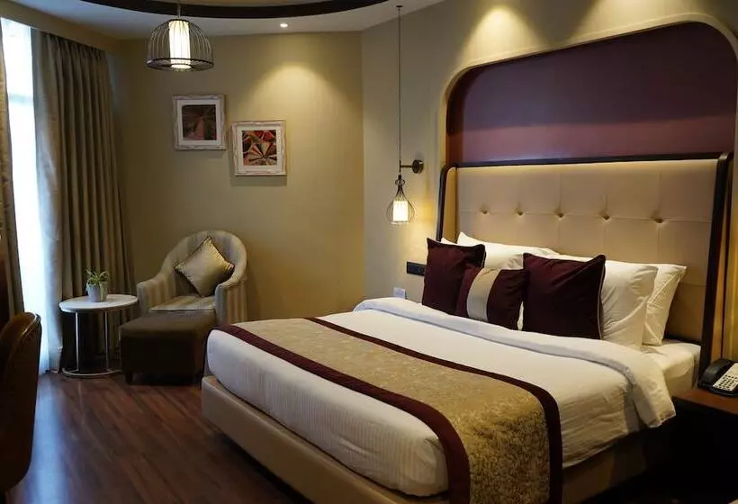 Fortune Khajjiar   Member Itc Hotels  Group