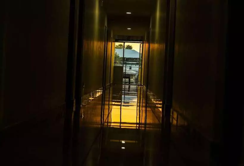 Hotelli Aldora Airport Residency