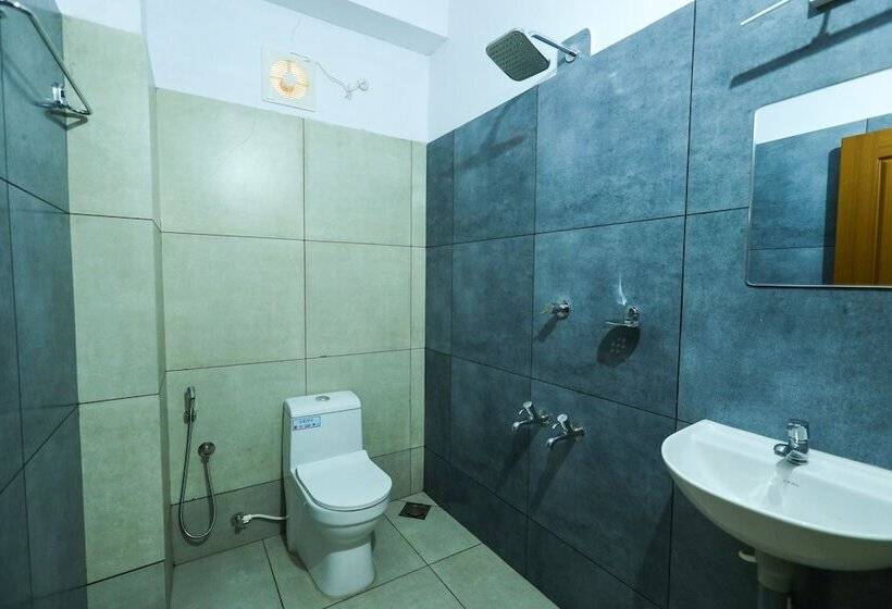 בית מלון כפרי Aldora Airport Residency