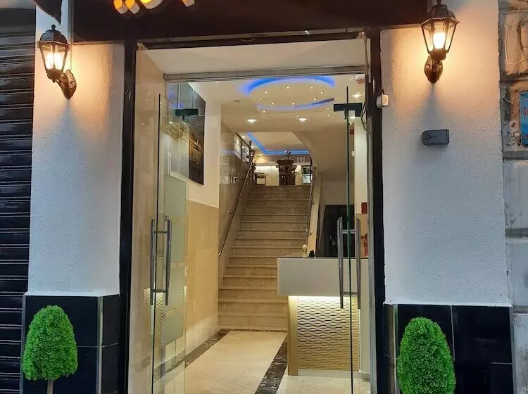 ホテル De La Poste