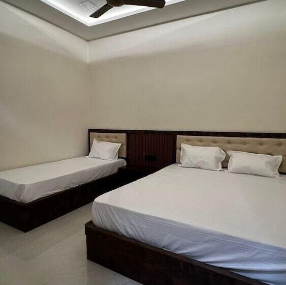 ホテル Divyakashi Homestay