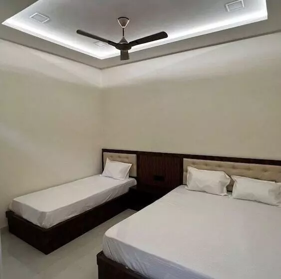 ホテル Divyakashi Homestay