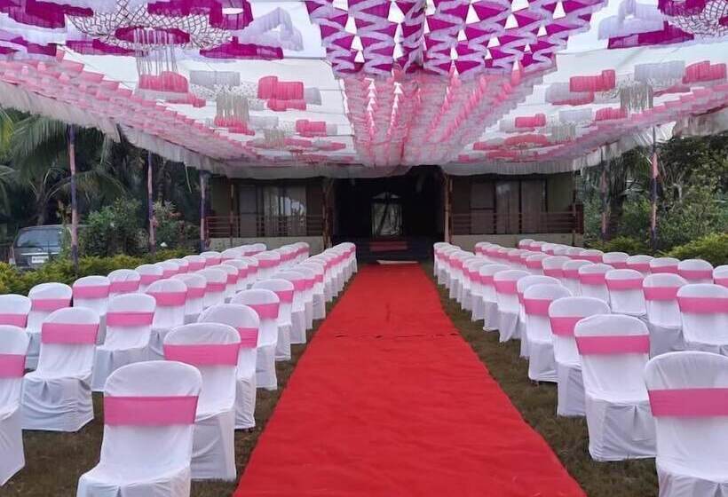 Hotel Laguna Beach Resort Murud