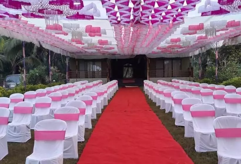 Hotelli Laguna Beach Resort Murud