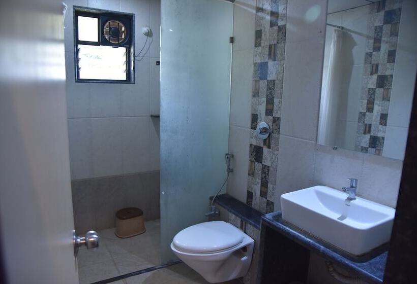 Hotel Laguna Beach Resort Murud