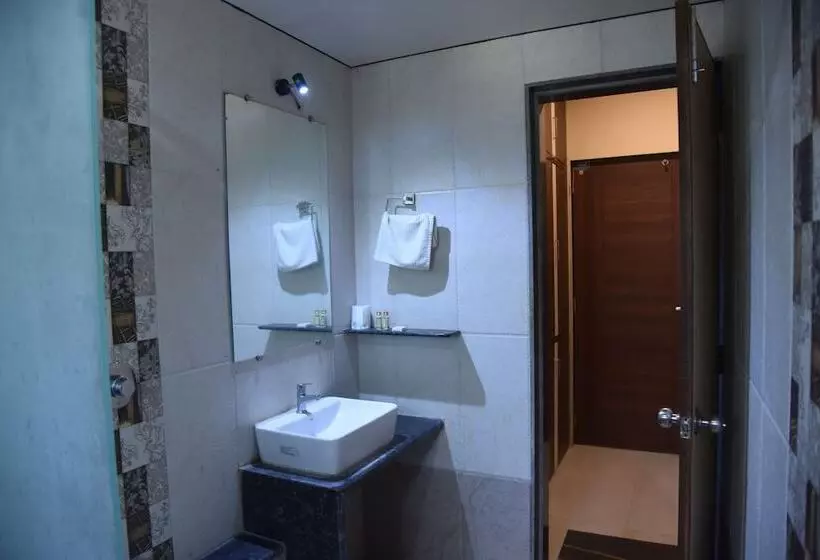 Hotelli Laguna Beach Resort Murud