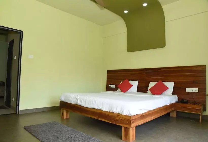 Hotelli Laguna Beach Resort Murud