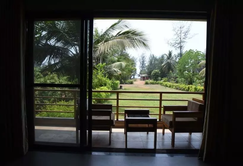 Hotelli Laguna Beach Resort Murud