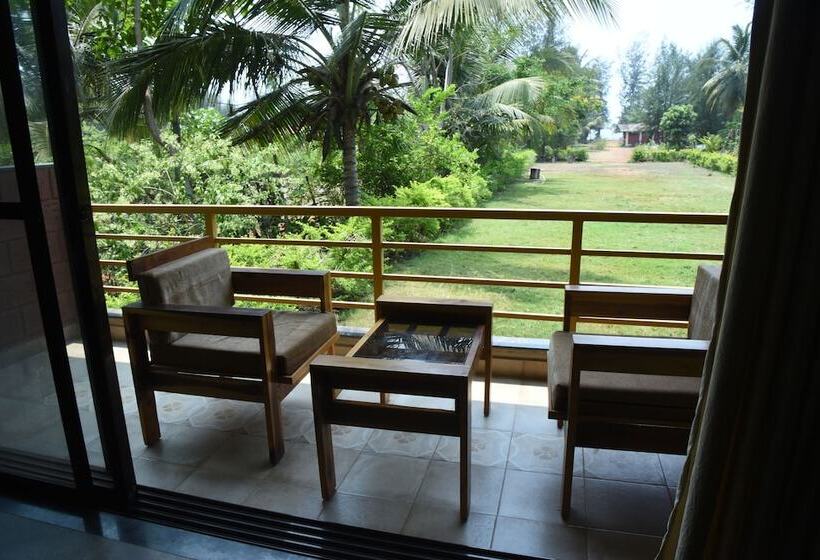 Hotel Laguna Beach Resort Murud