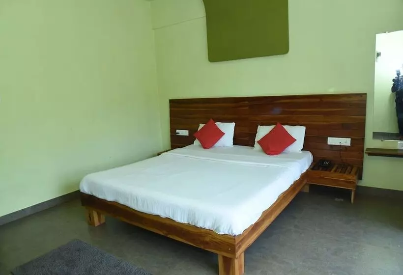 Hotelli Laguna Beach Resort Murud