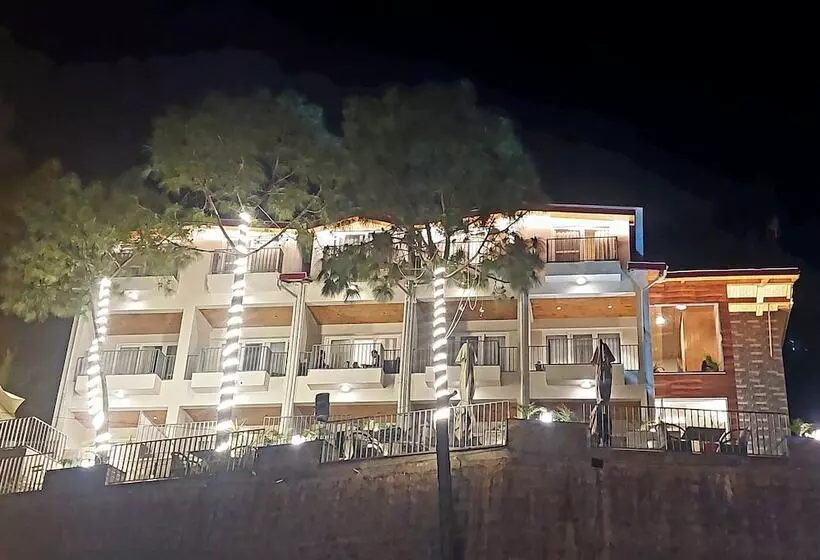 ホテル Oren Kasauli