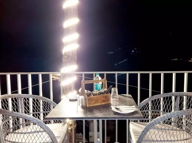 ホテル Oren Kasauli