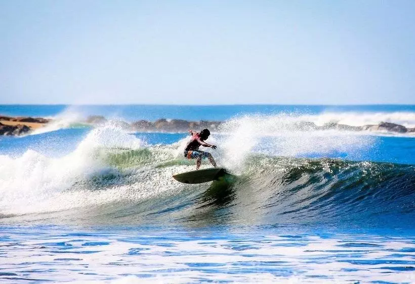 هتل Tapas And Surf