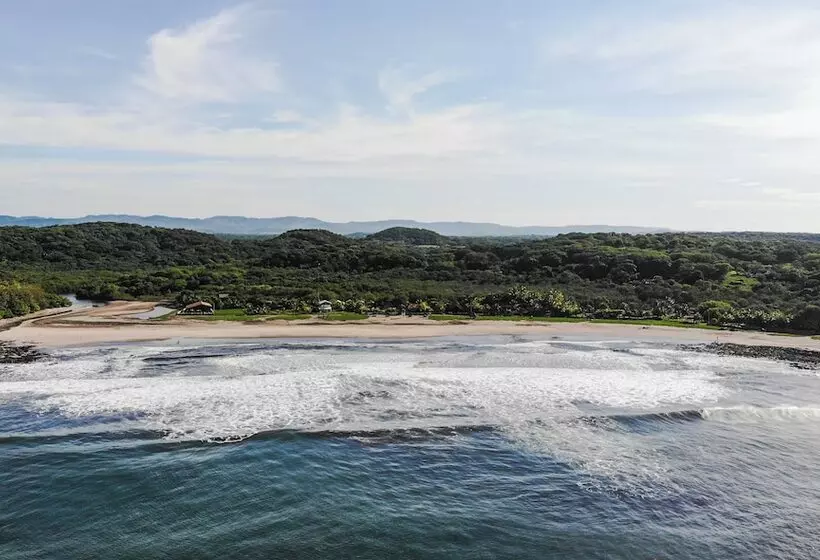 هتل Tapas And Surf