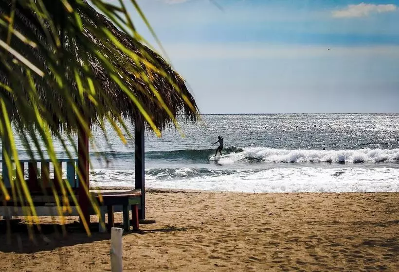 هتل Tapas And Surf