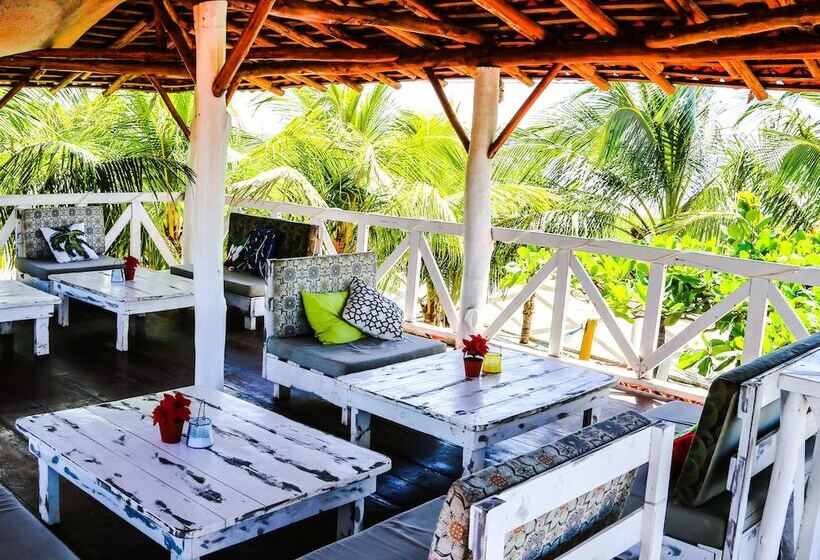 هتل Tapas And Surf