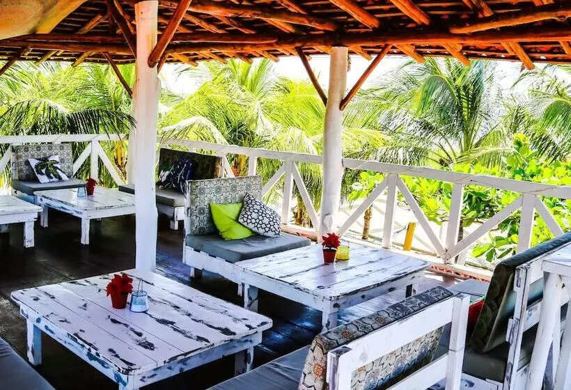 هتل Tapas And Surf