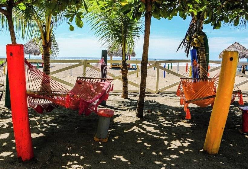 هتل Tapas And Surf