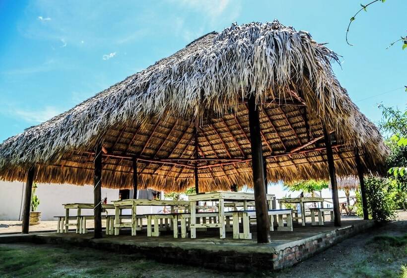 هتل Tapas And Surf