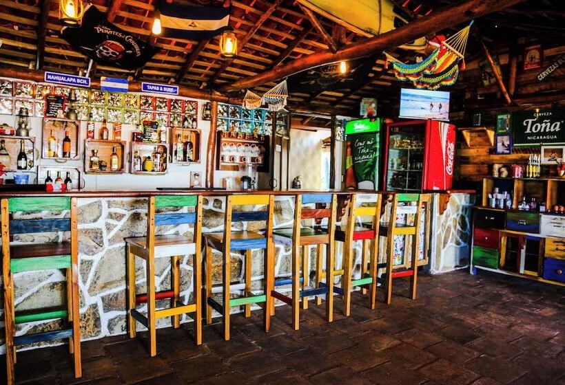 هتل Tapas And Surf